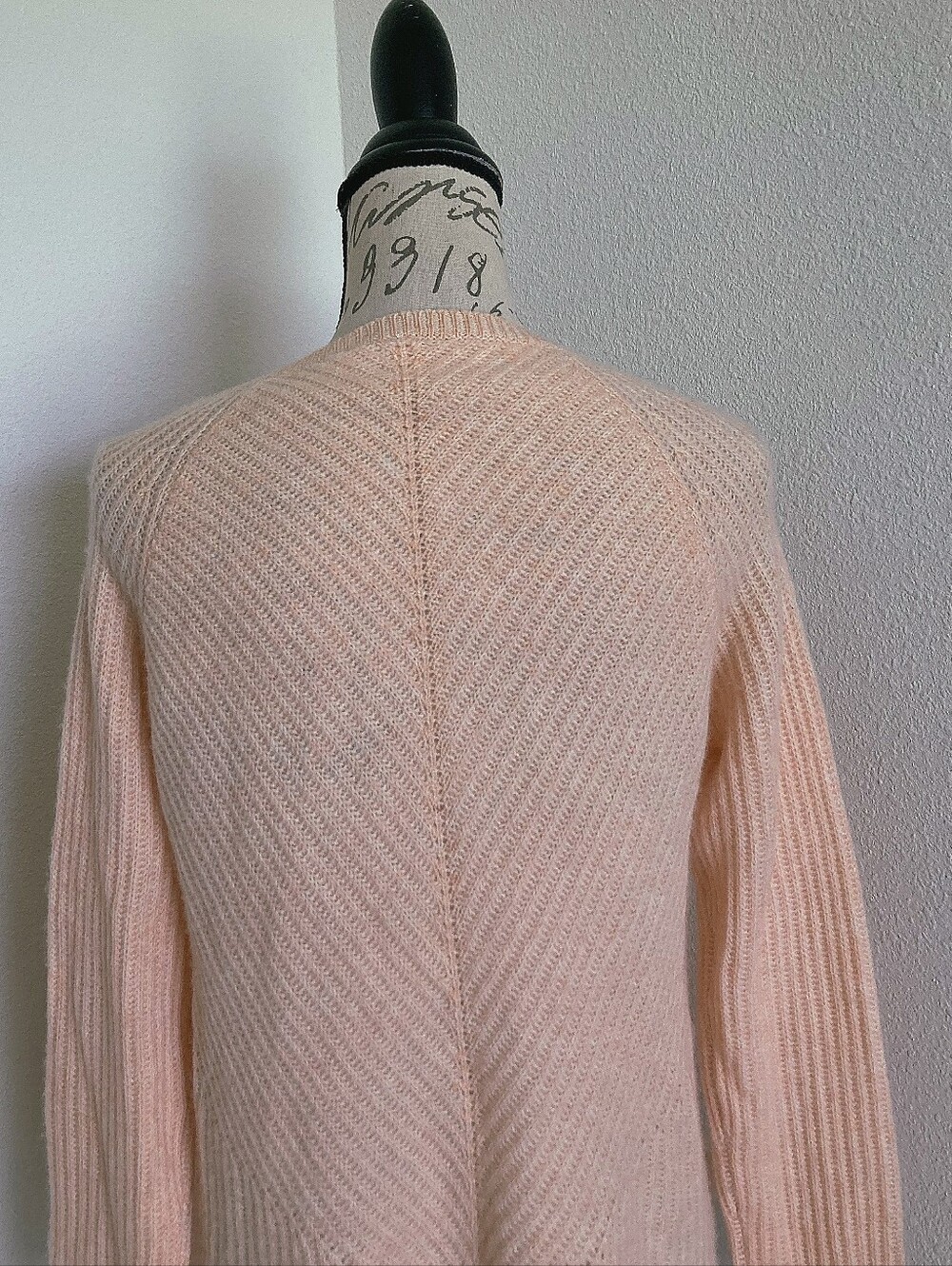 Moth Anthropologie 100% Cashmere V Neck knit Sweater S Pink Ribbed quiet luxury - Picture 14 of 17